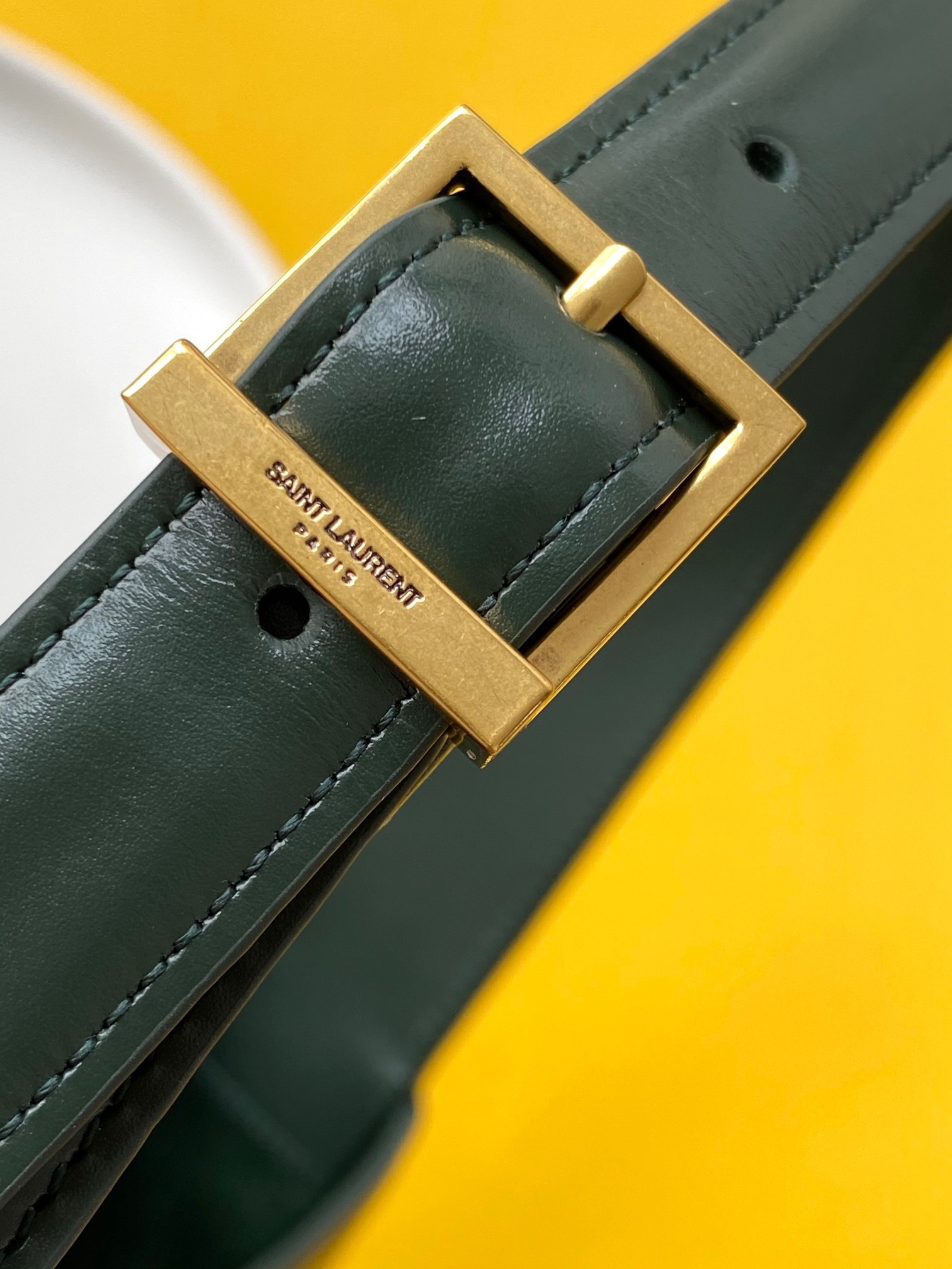Sa**t Lau*nt le 5 À 7 hobo bag in green smooth leather