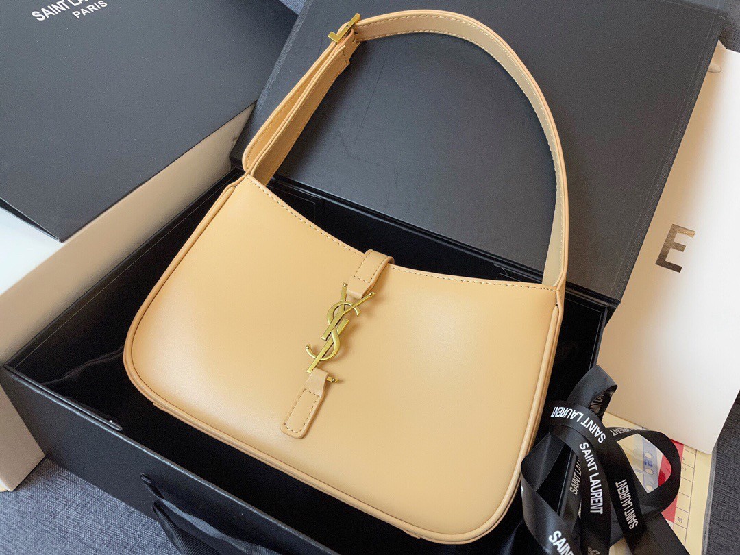 Sa**t Lau*nt le 5 À 7 hobo bag in naturel smooth leather