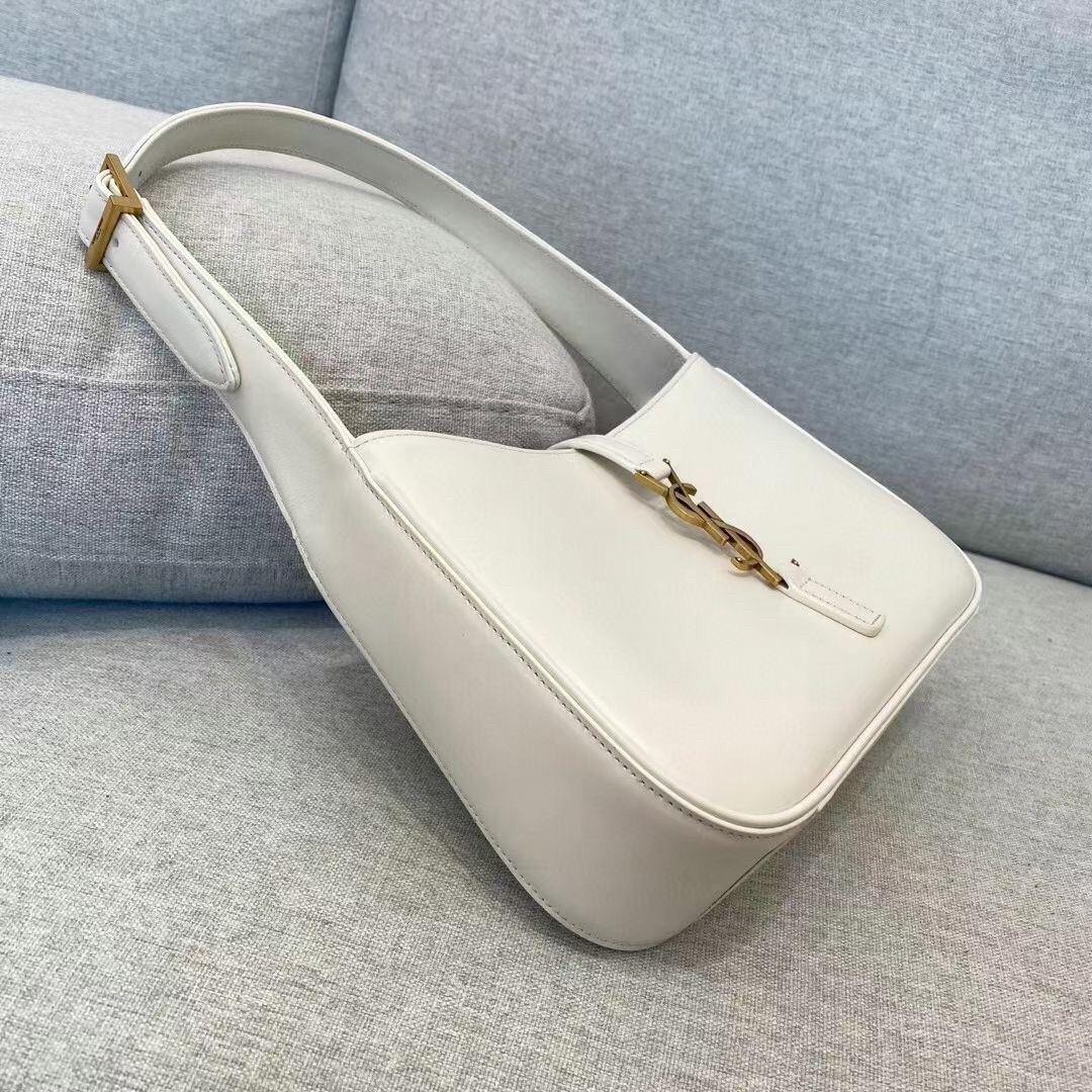 Sa**t Lau*nt le 5 À 7 hobo bag in white leather