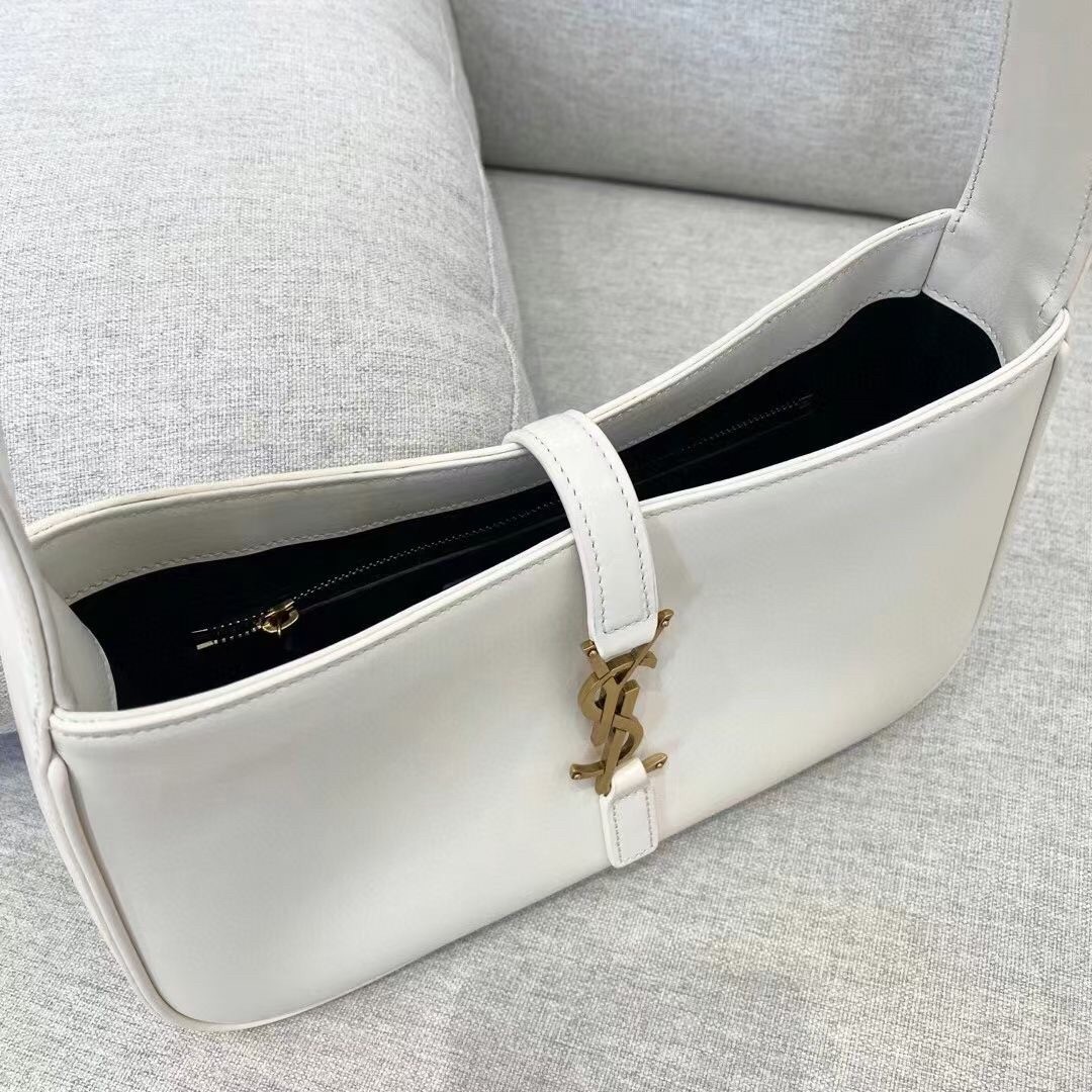 Sa**t Lau*nt le 5 À 7 hobo bag in white leather