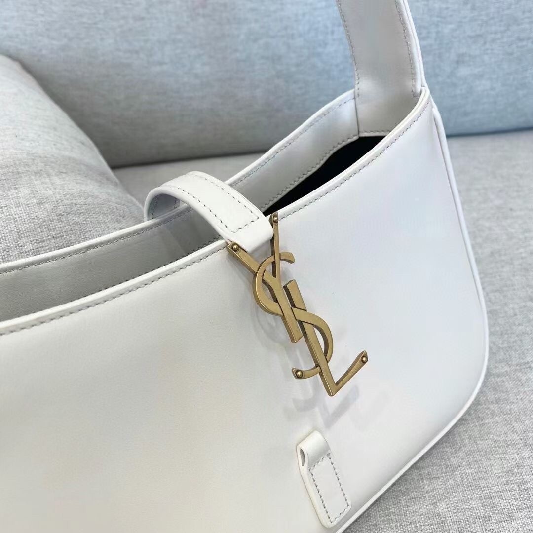 Sa**t Lau*nt le 5 À 7 hobo bag in white leather