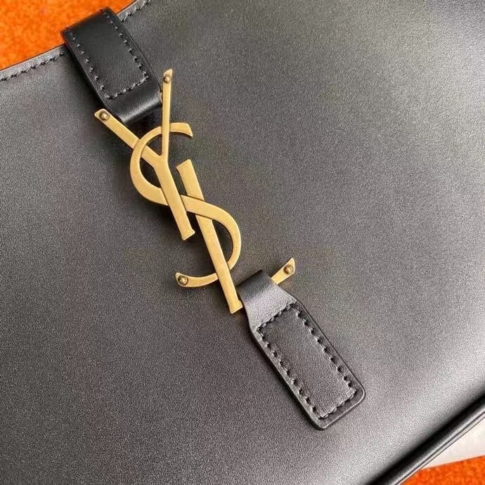 Sa**t Lau*nt le 5 à 7 hobo bag in black leather