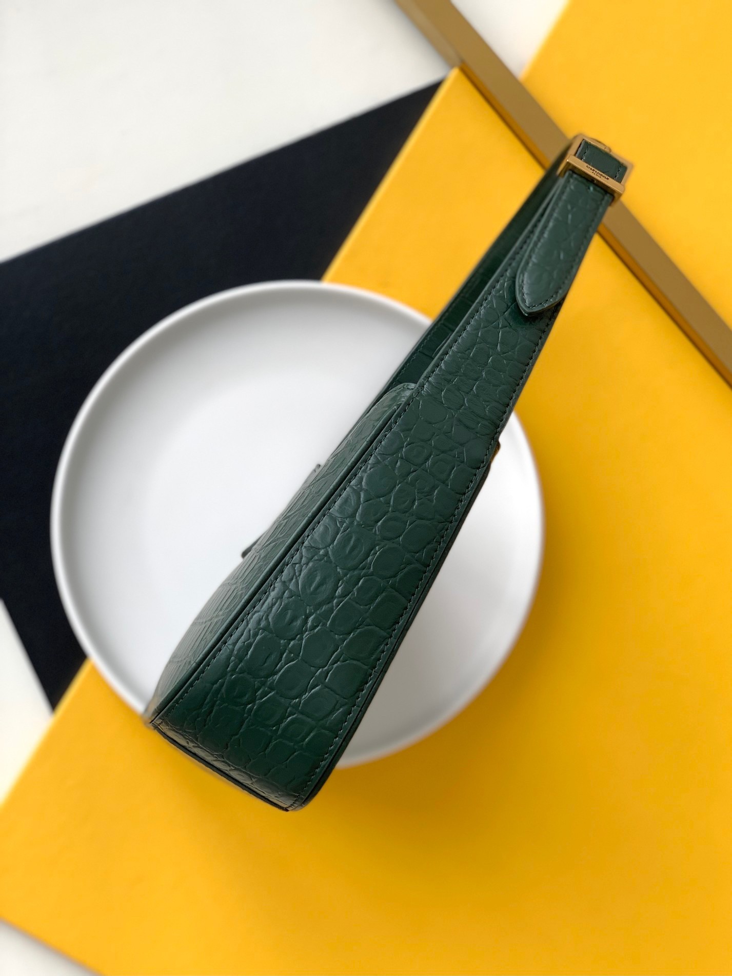Sa**t Lau*nt le 5 À 7 hobo bag in green crocodile embossed leather