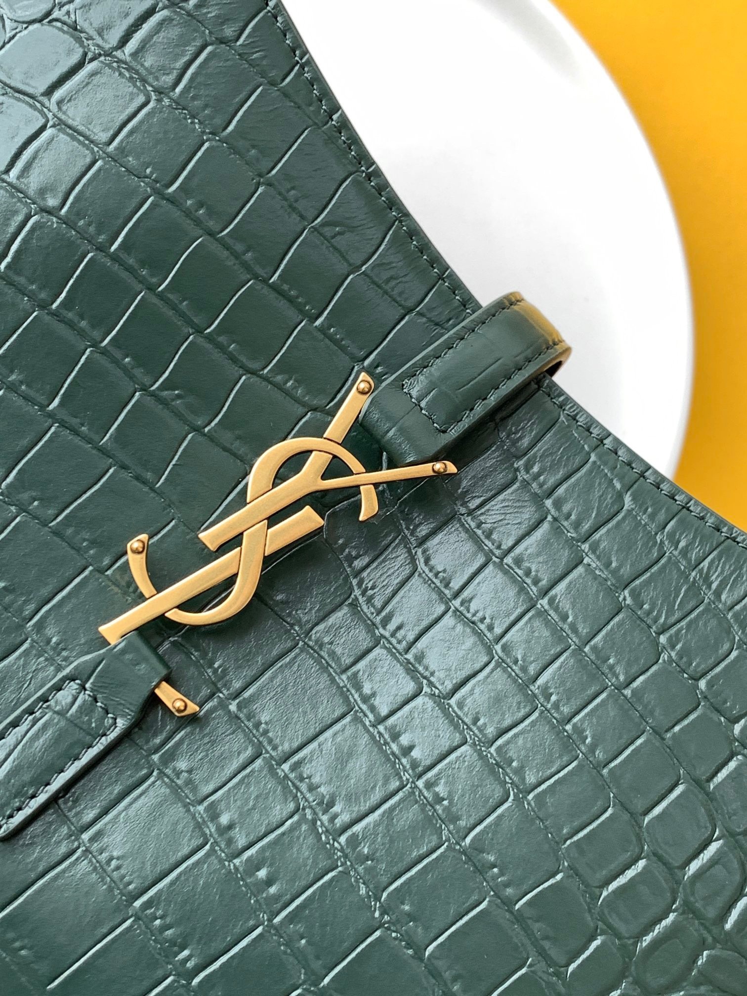 Sa**t Lau*nt le 5 À 7 hobo bag in green crocodile embossed leather
