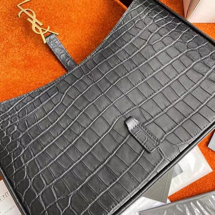 Sa**t Lau*nt le 5 à 7 hobo bag in black crocodile-embossed leather