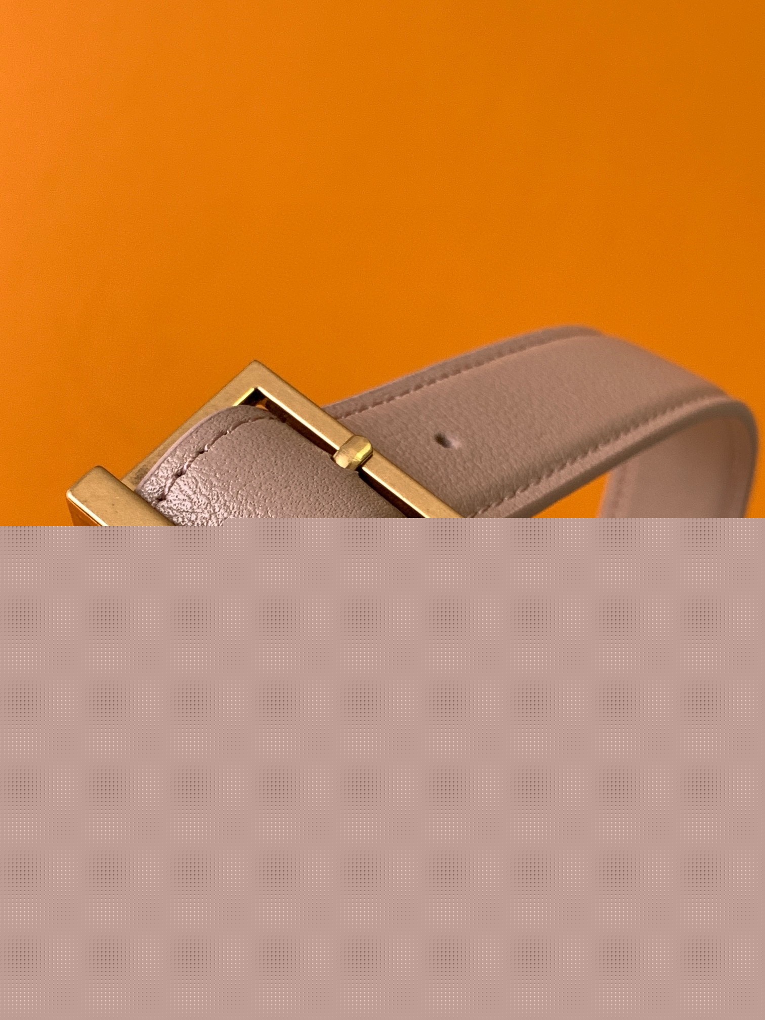 Sa**t Lau*nt le 5 À 7 soft small shoulder bag in beige leather