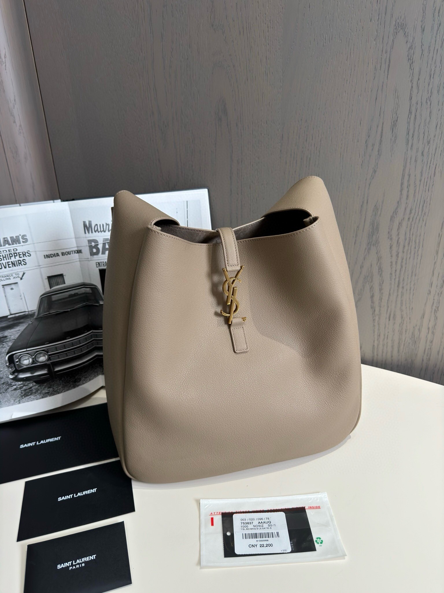 Sa**t Lau*nt le 5 À 7 soft large shoulder bag in grey leather