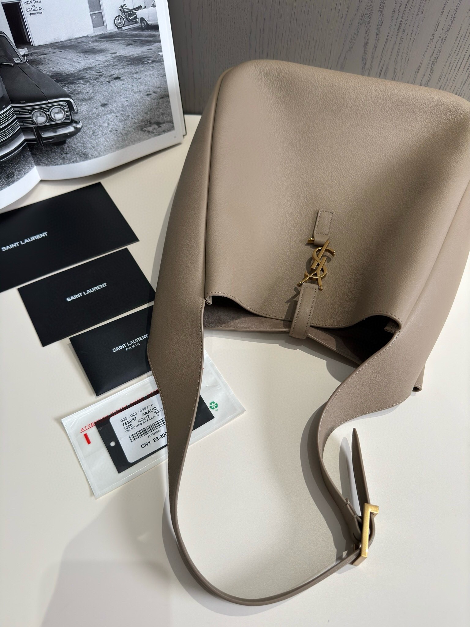 Sa**t Lau*nt le 5 À 7 soft large shoulder bag in grey leather