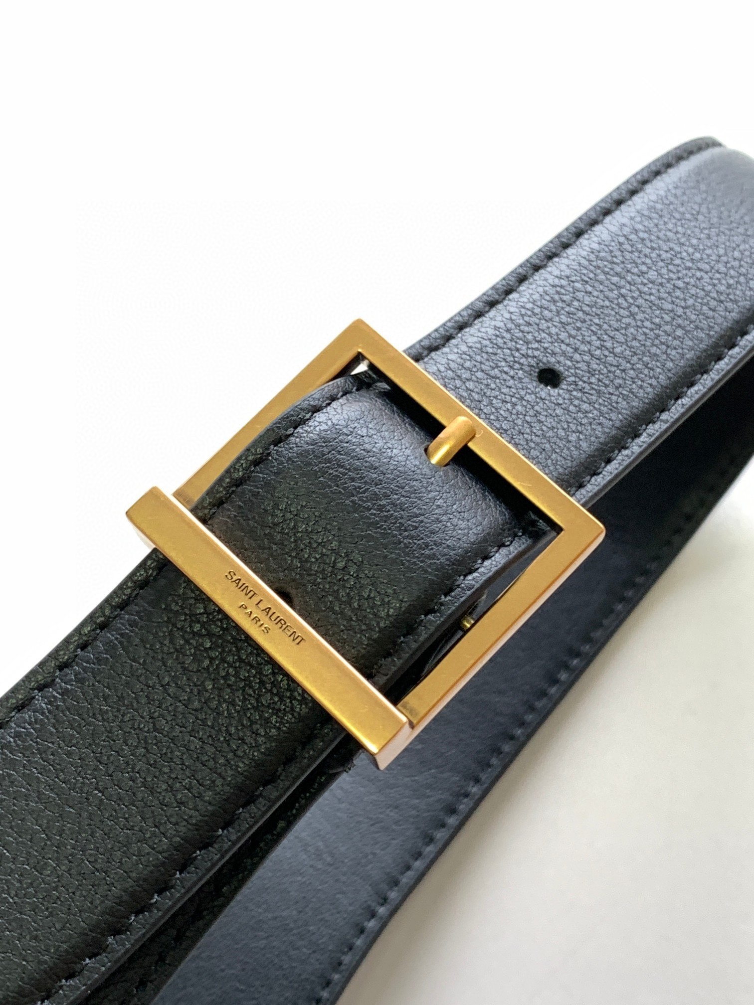 Sa**t Lau*nt le 5 À 7 soft large shoulder bag in black leather
