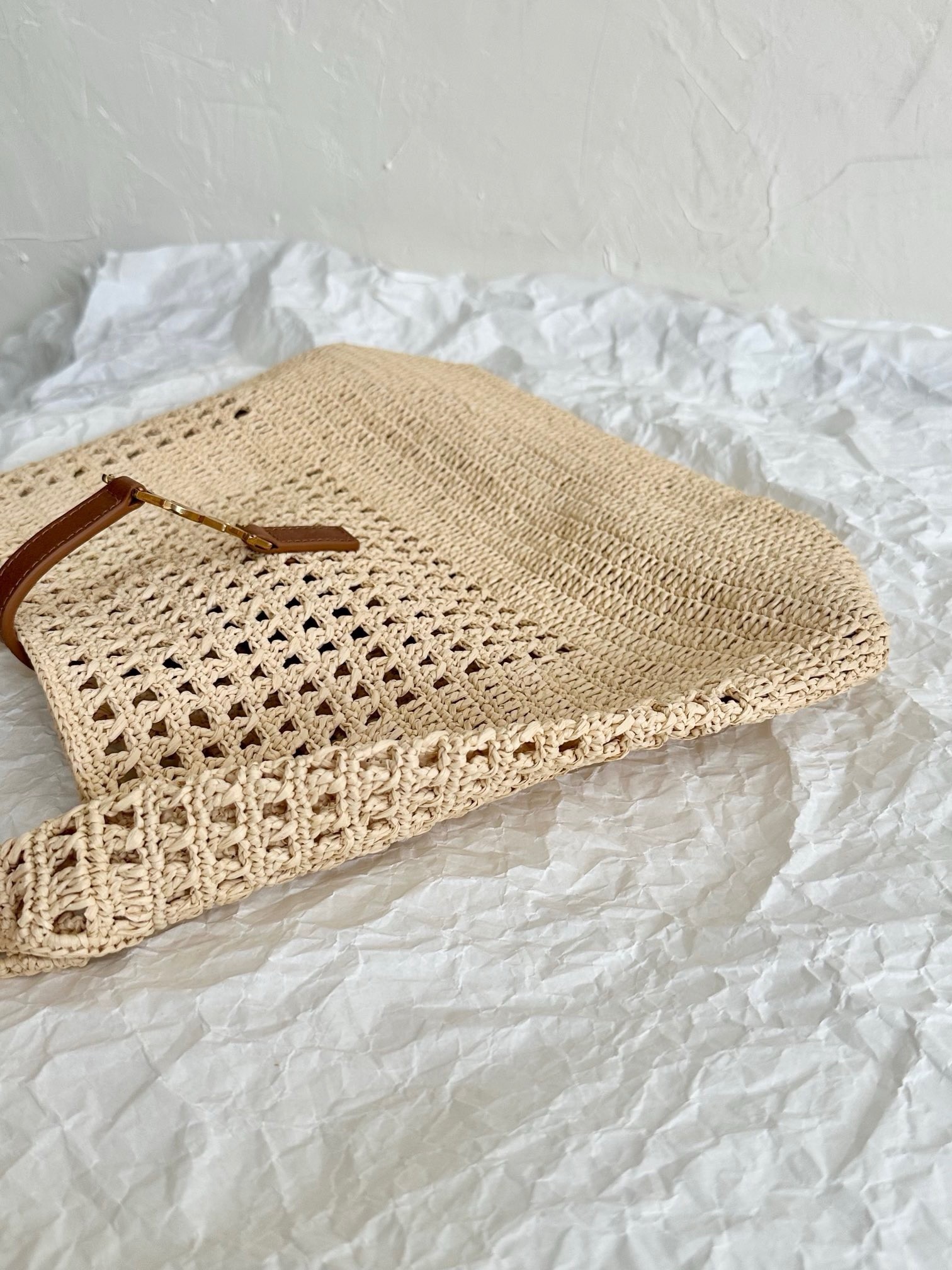 Sa**t Lau*nt le 5 a 7 medium tote bag in naturel raffia