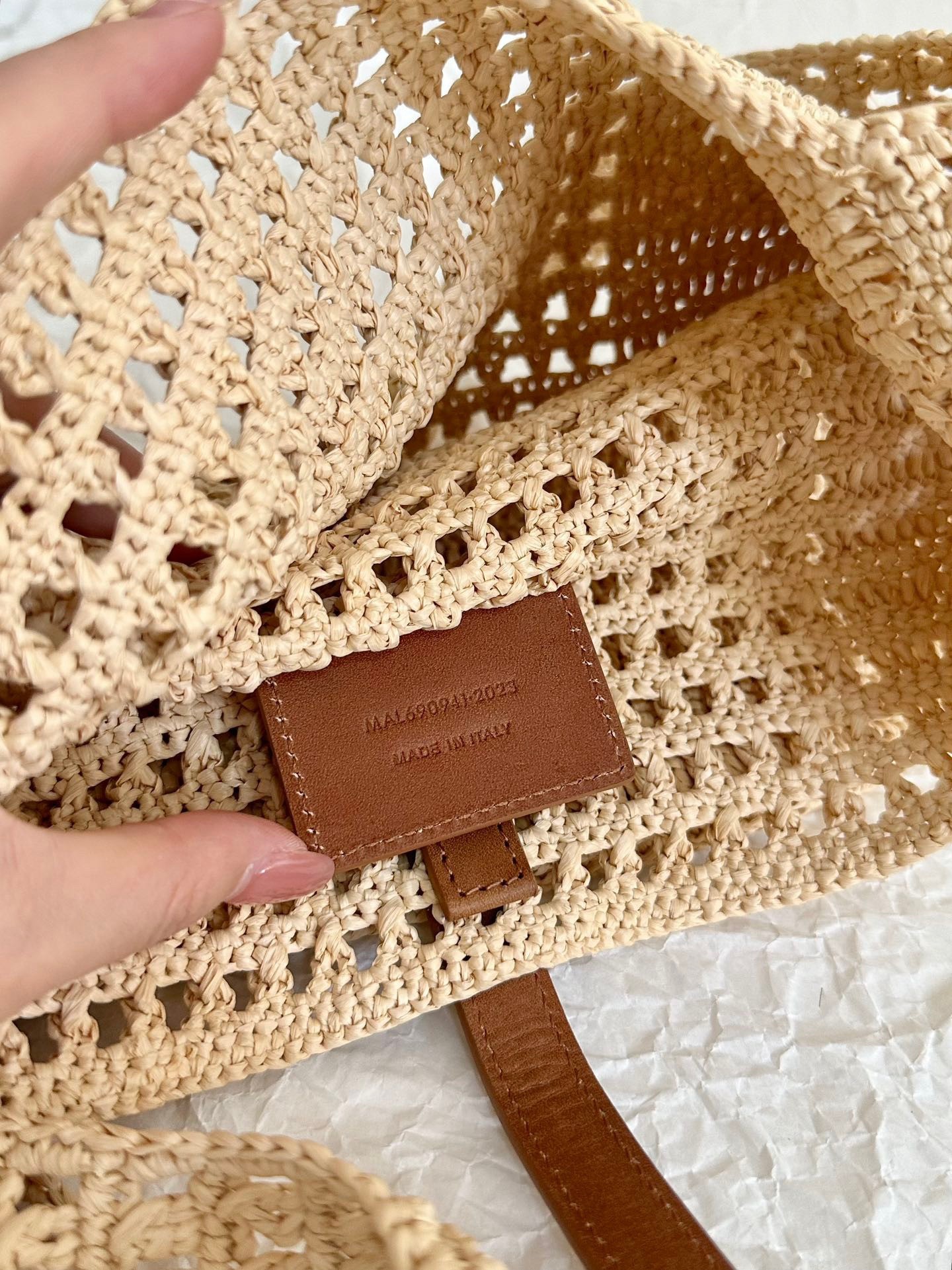 Sa**t Lau*nt le 5 a 7 medium tote bag in naturel raffia