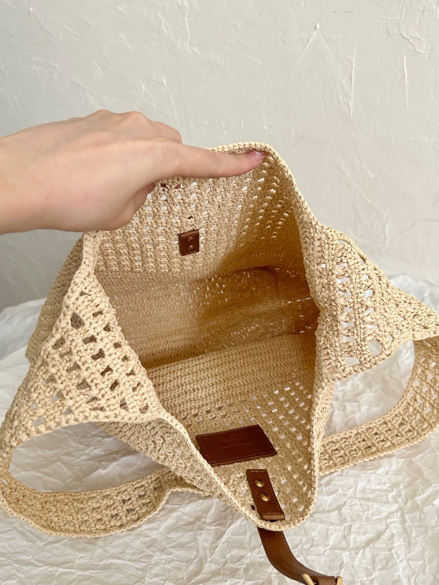 Sa**t Lau*nt le 5 a 7 medium tote bag in naturel raffia