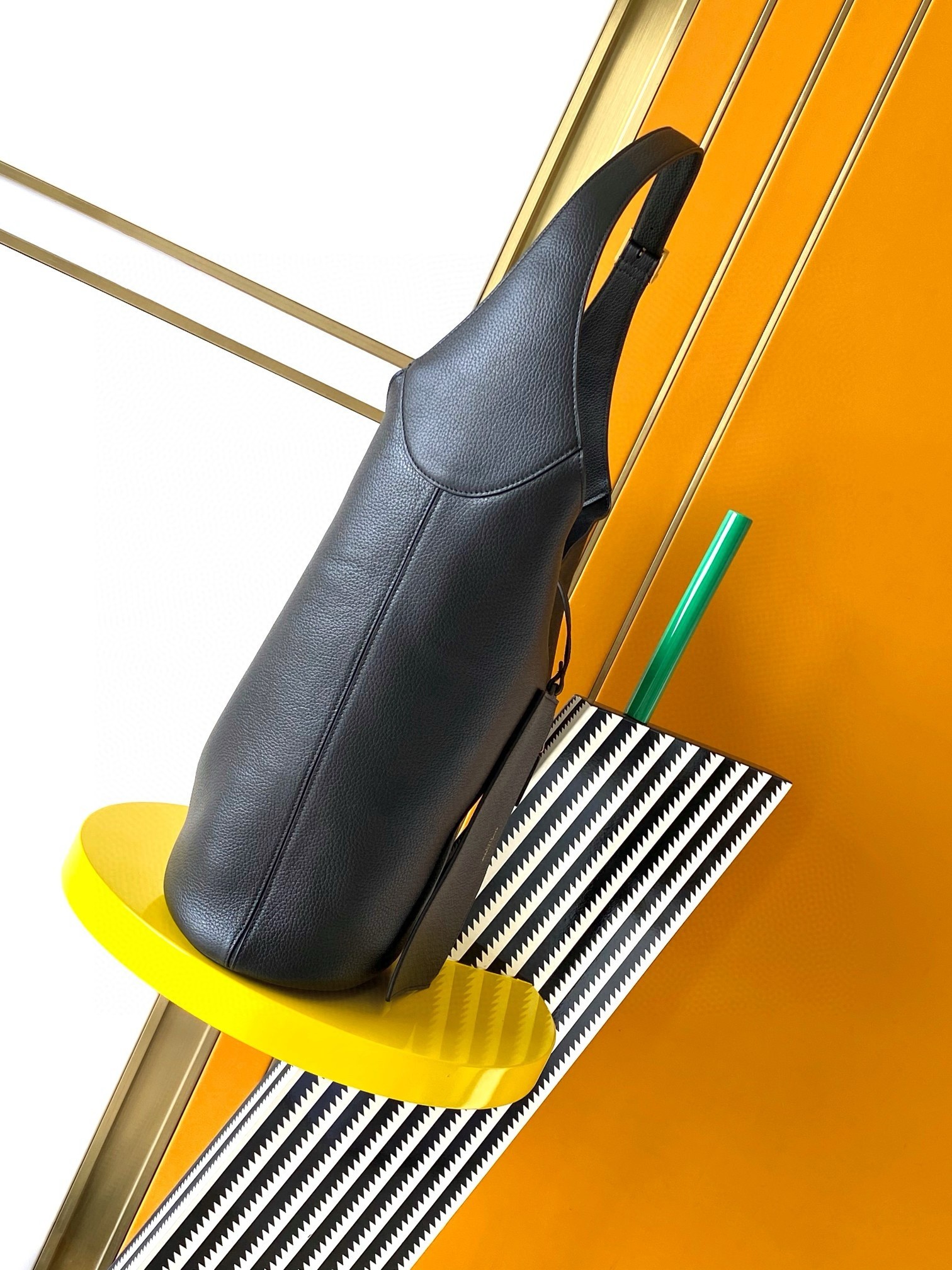 Sa**t Lau*nt le 5 À 7 hobo bag in black grained leather