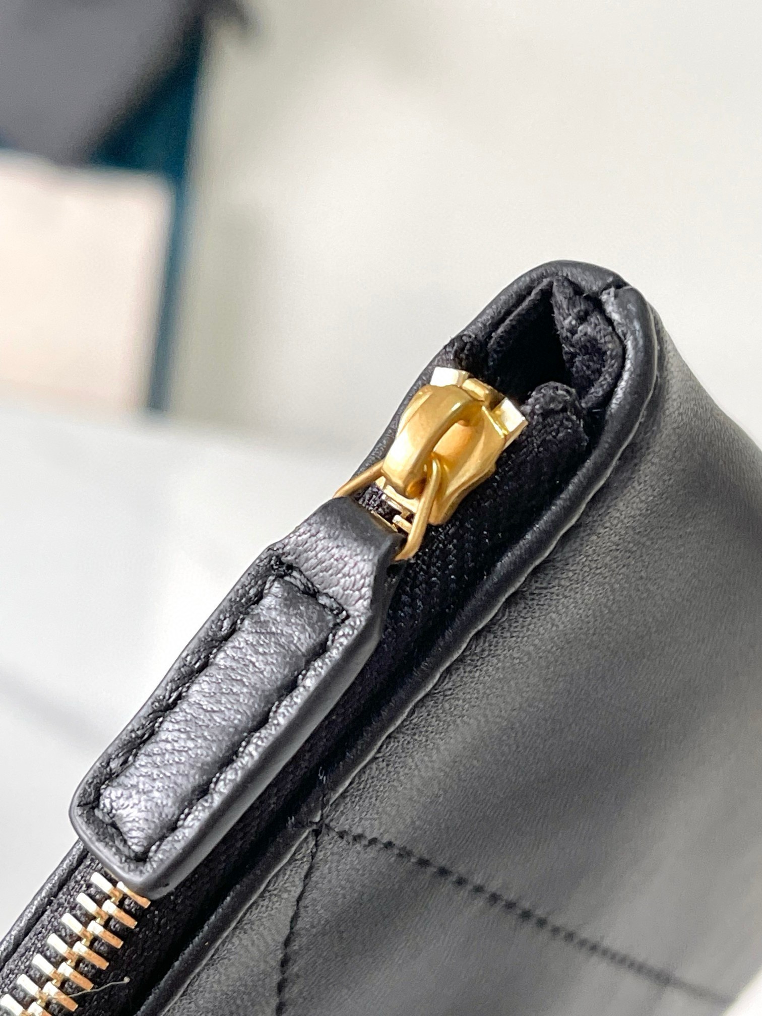 Sa**t Lau*nt jamie 4.3 pochon bag in black lambskin