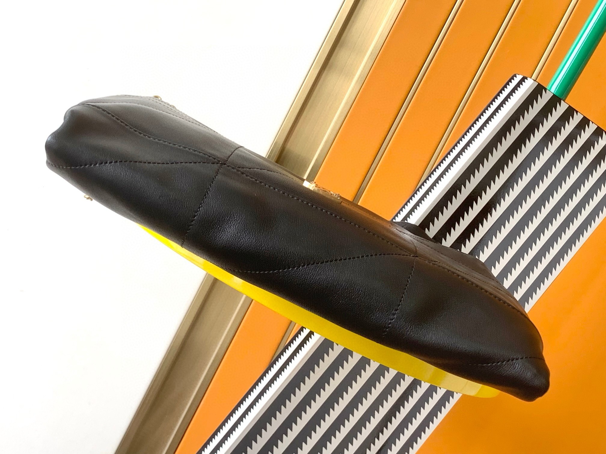 Sa**t Lau*nt jamie 4.3 pochon bag in black lambskin