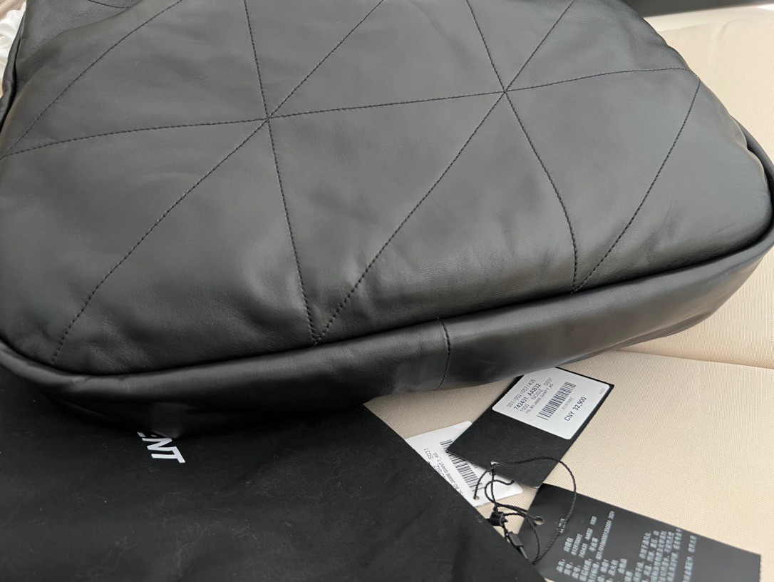 Sa**t Lau*nt jamie 4.3 shoulder bag in black lambskin