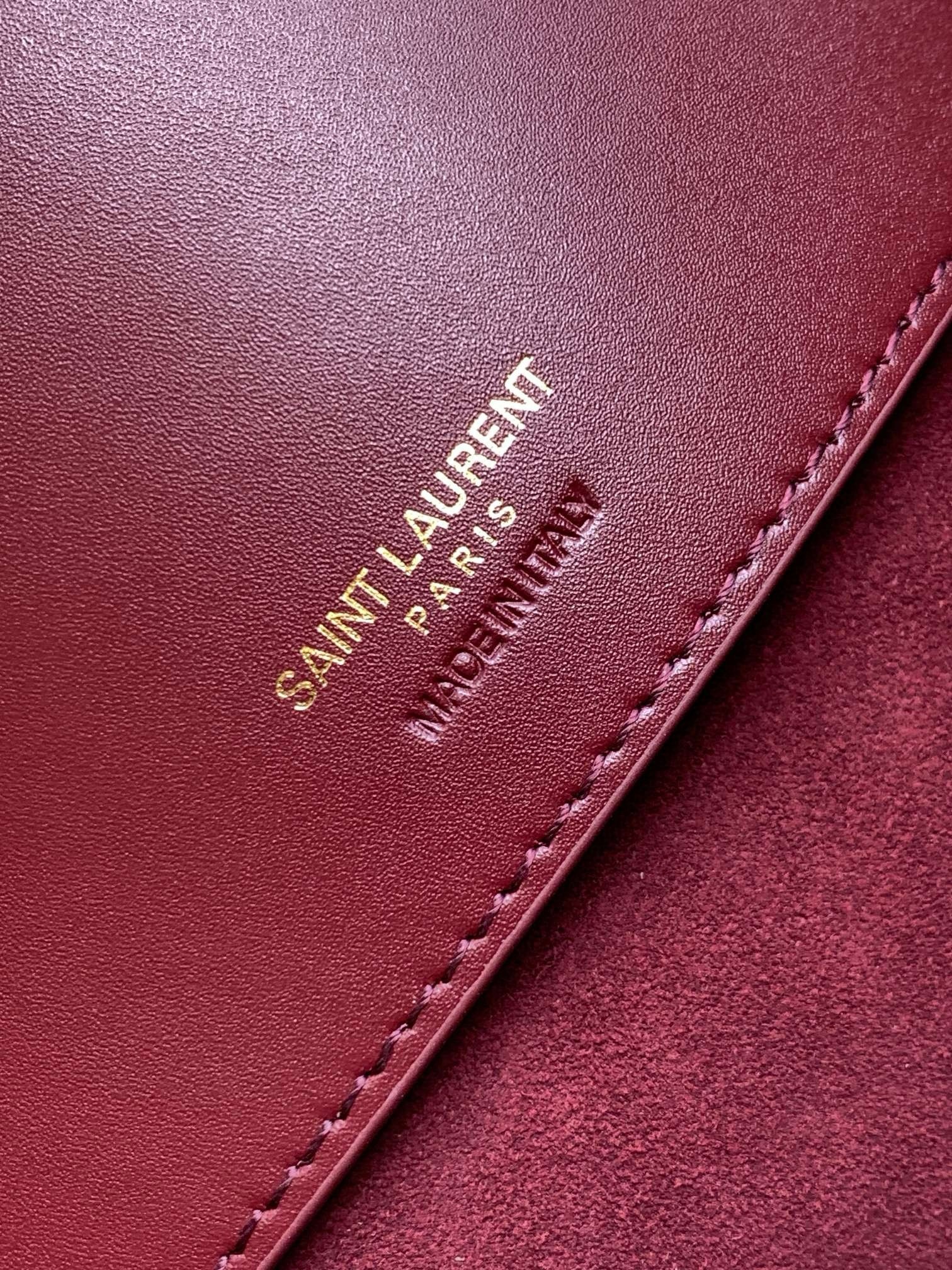 Sa**t Lau*nt le 37 large bucket bag in burgundy leather
