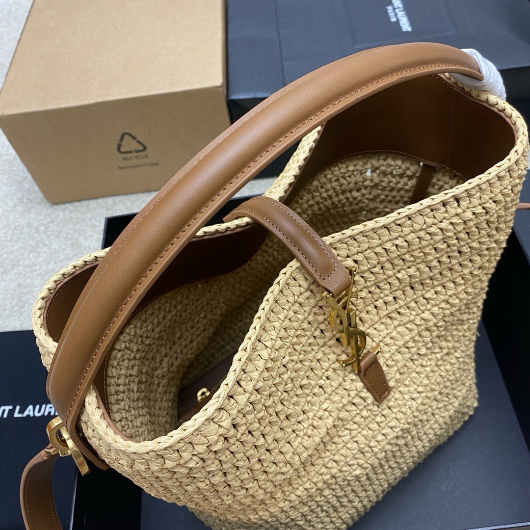 Sa**t Lau*nt le 37 bucket bag in natural woven raffia