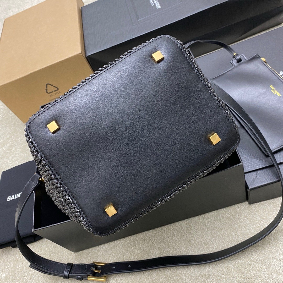 Sa**t Lau*nt le 37 bucket bag in black woven raffia