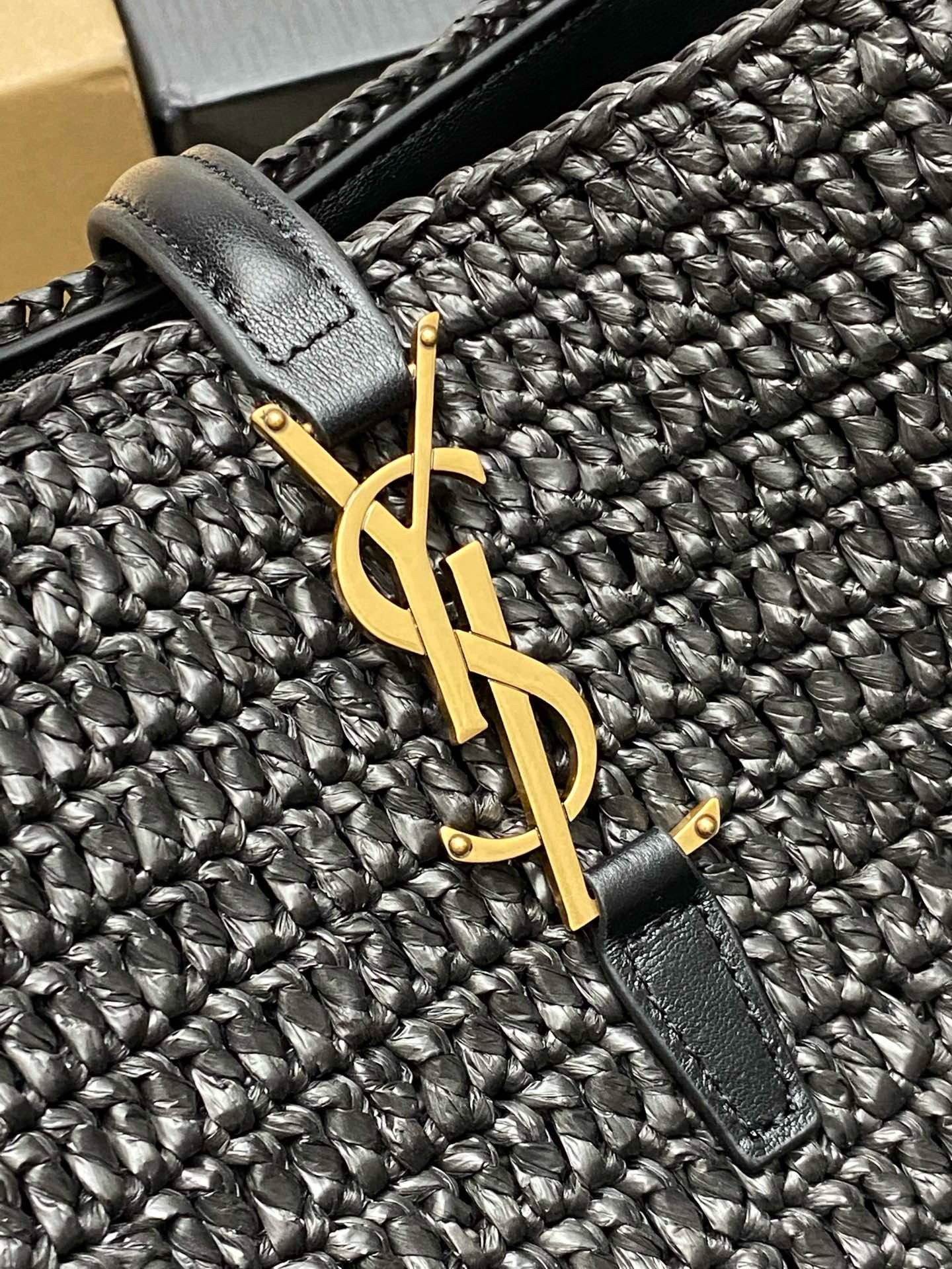 Sa**t Lau*nt le 37 bucket bag in black woven raffia