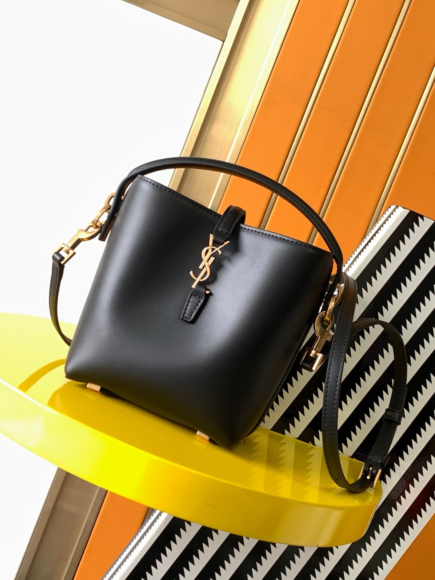 Sa**t Lau*nt le 37 mini bucket bag in black leather