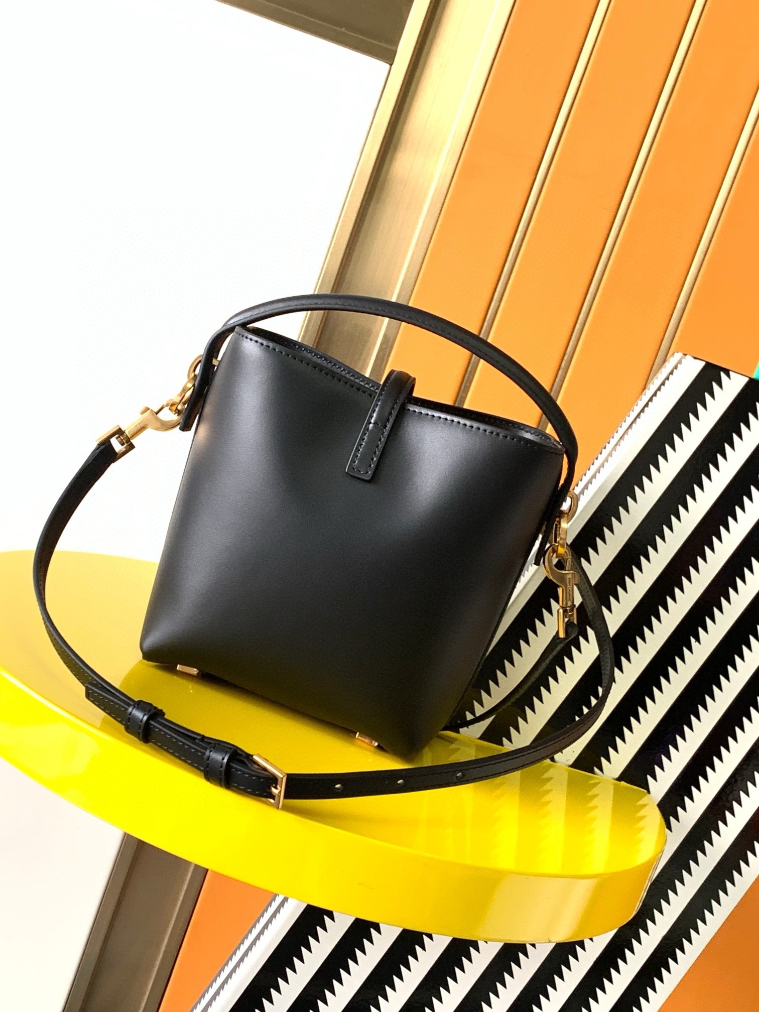 Sa**t Lau*nt le 37 mini bucket bag in black leather