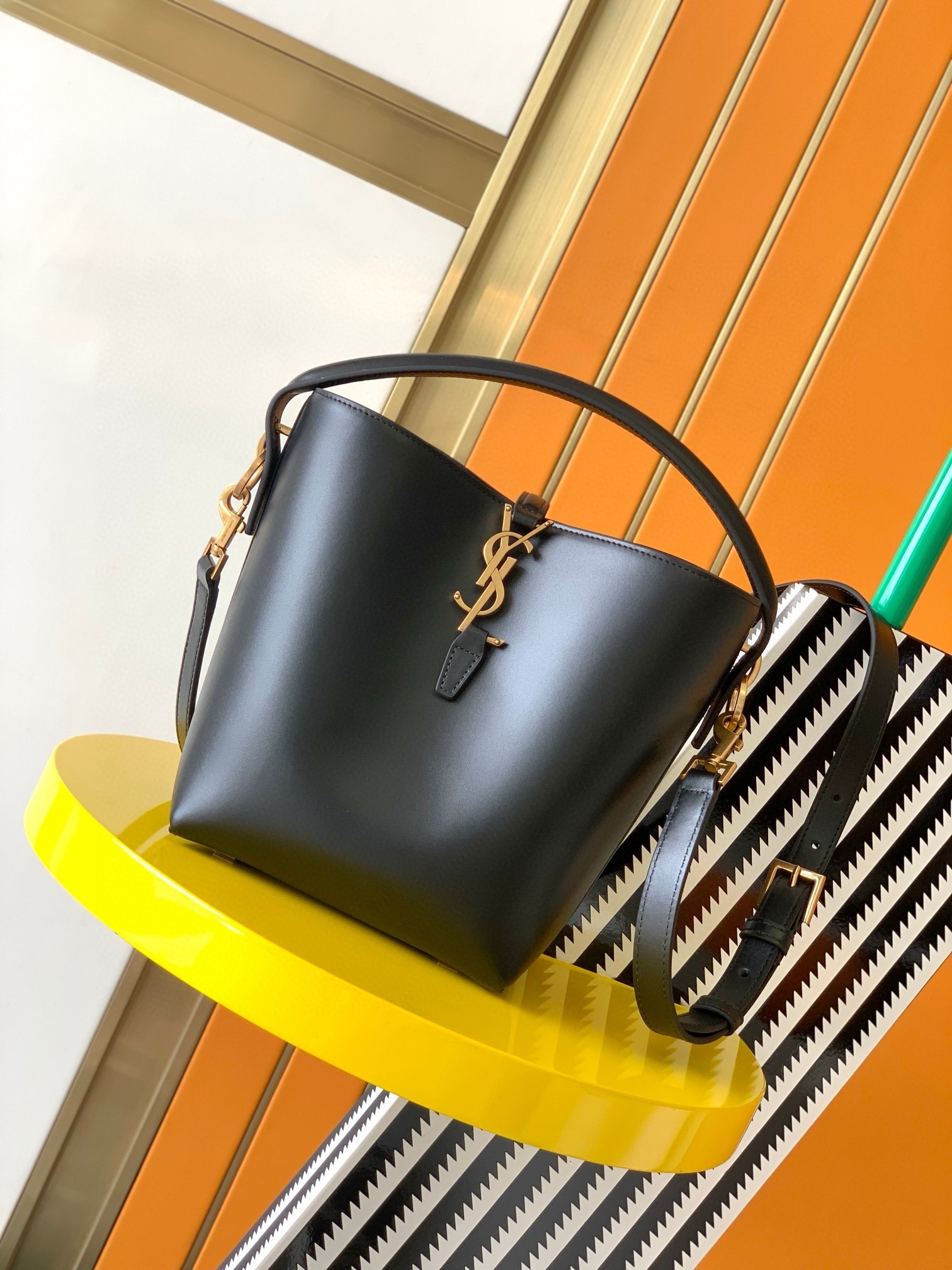 Sa**t Lau*nt le 37 small bucket bag in black leather