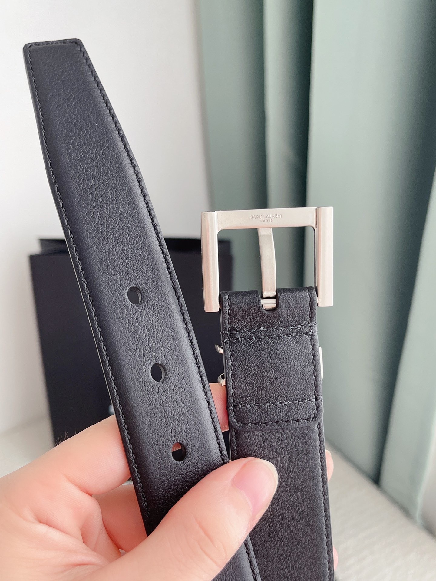 Sa**t Lau*nt cassandre square buckle belt 30mm in noir leather