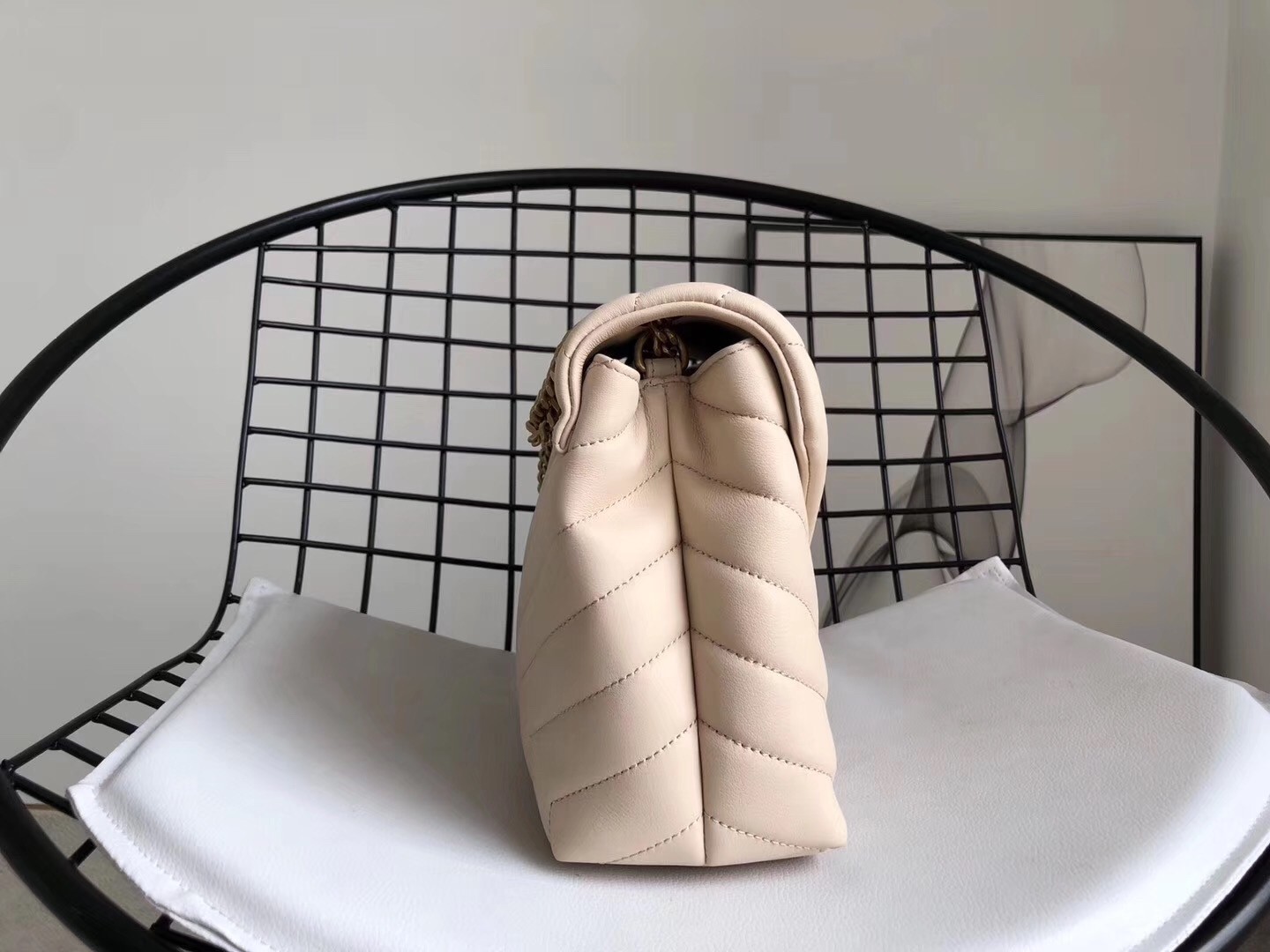Sa**t Lau*nt loulou small bag in beige matelasse leather