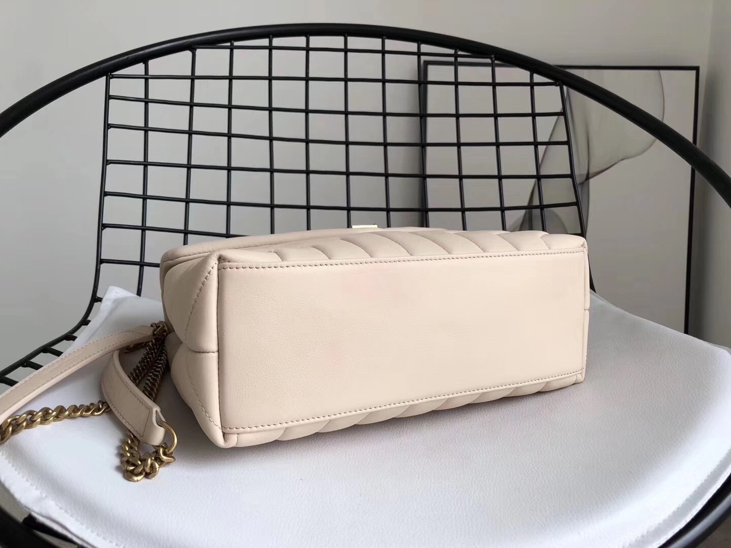 Sa**t Lau*nt loulou small bag in beige matelasse leather
