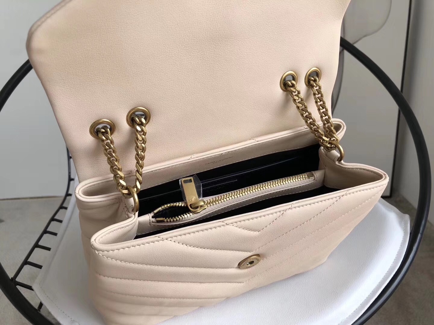 Sa**t Lau*nt loulou small bag in beige matelasse leather
