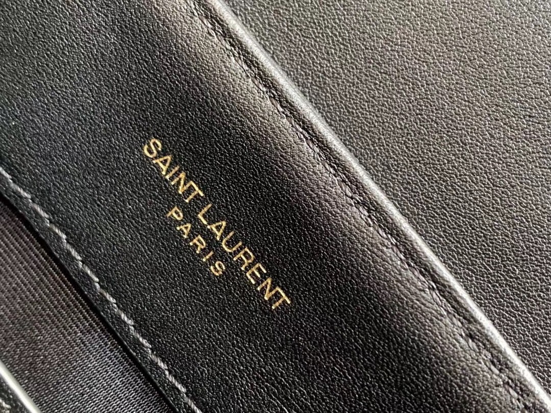 Sa**t Lau*nt loulou small bag in black matelasse leather
