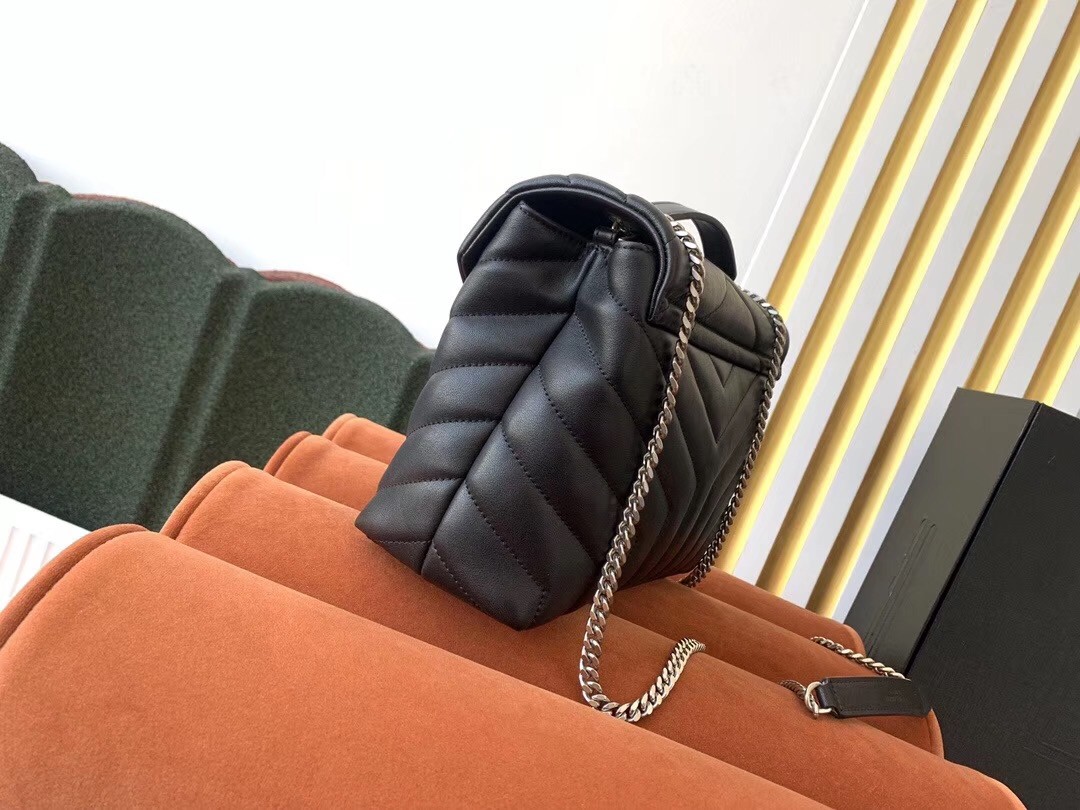 Sa**t Lau*nt loulou small bag in noir matelasse leather