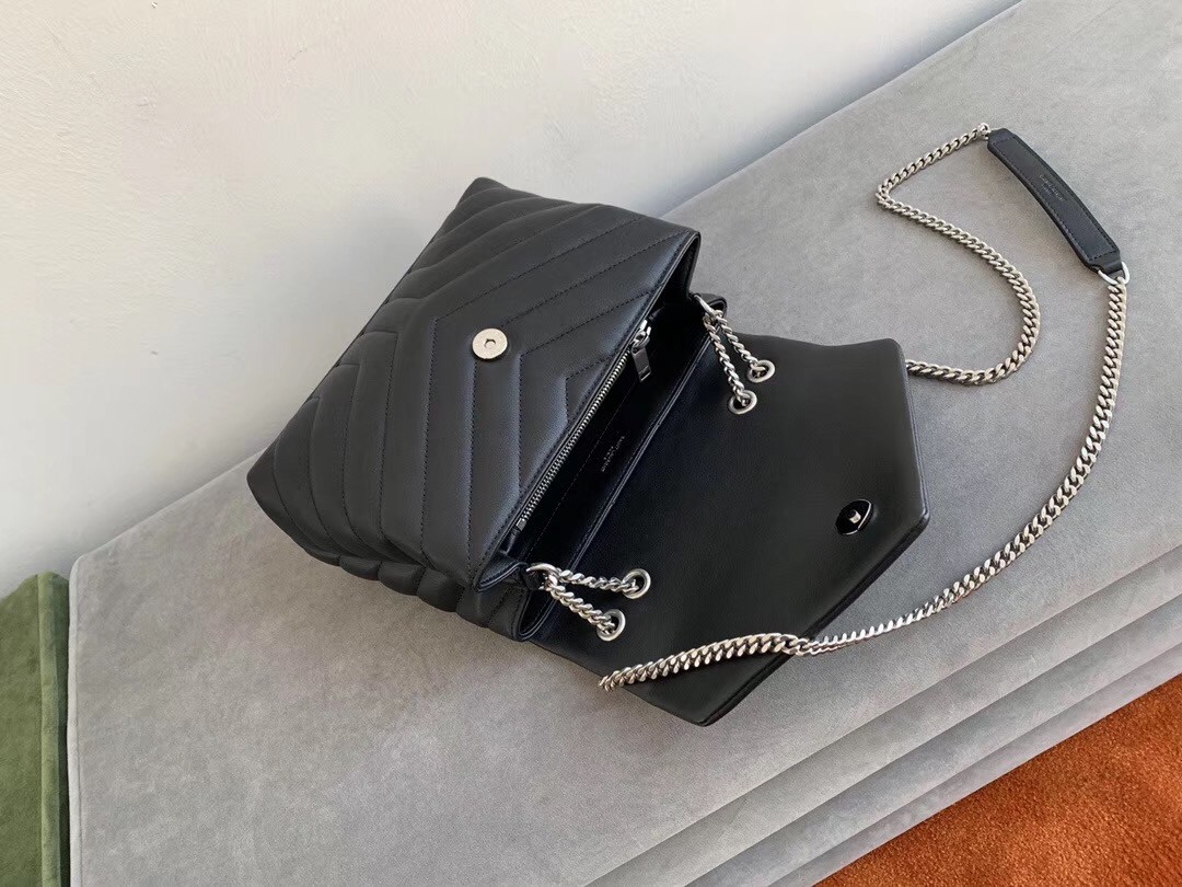 Sa**t Lau*nt loulou small bag in noir matelasse leather