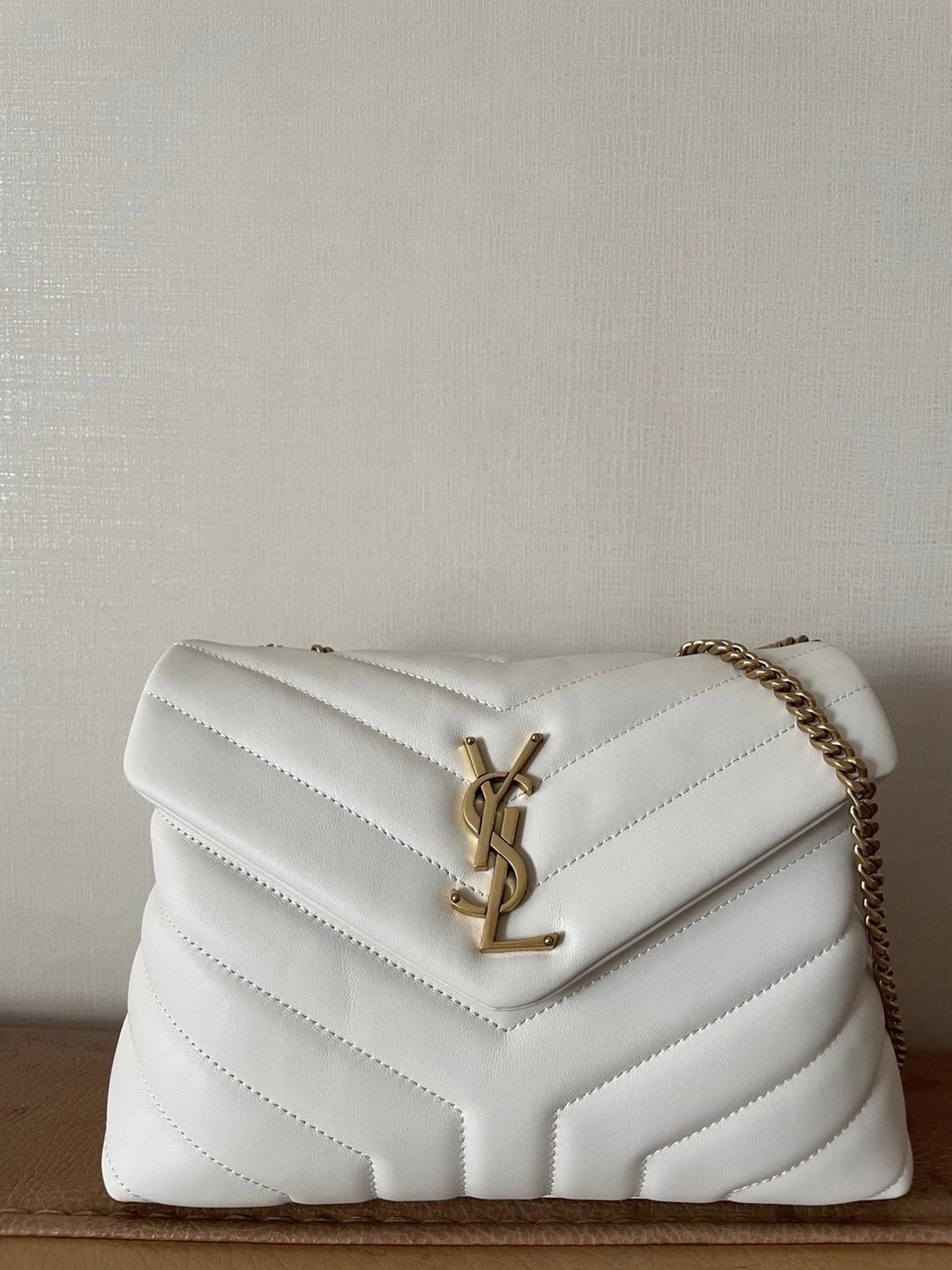 Sa**t Lau*nt loulou small bag in white matelasse leather