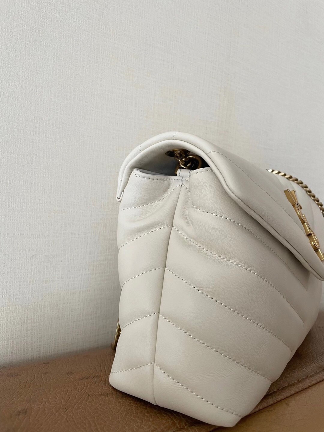 Sa**t Lau*nt loulou small bag in white matelasse leather