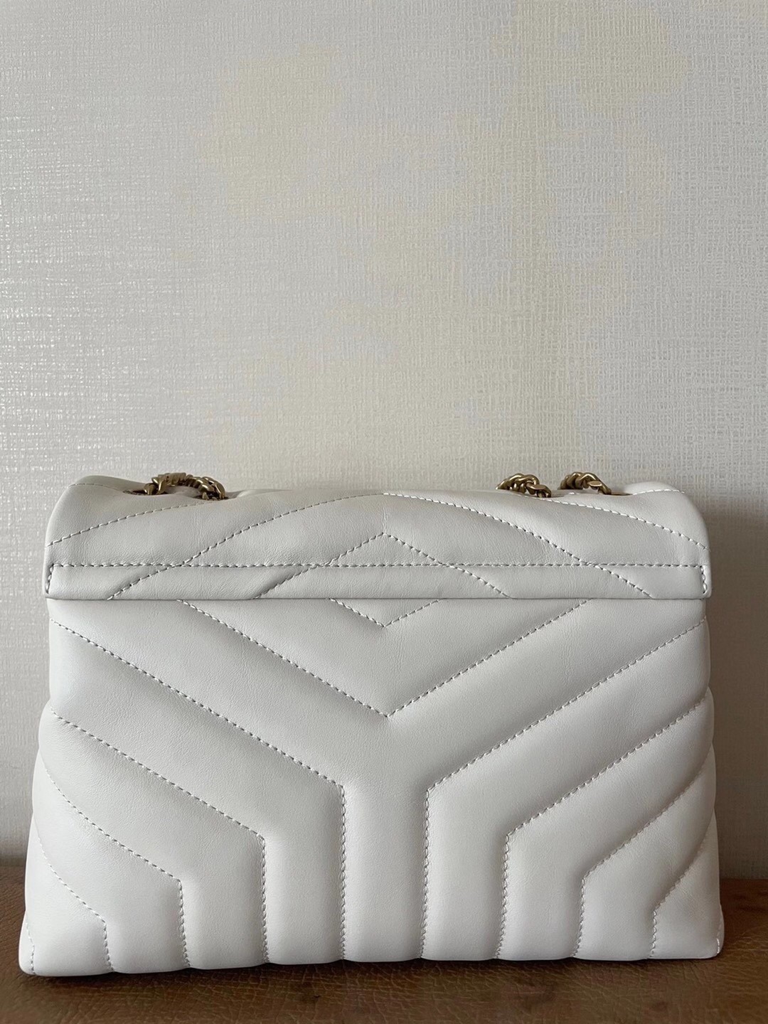 Sa**t Lau*nt loulou small bag in white matelasse leather