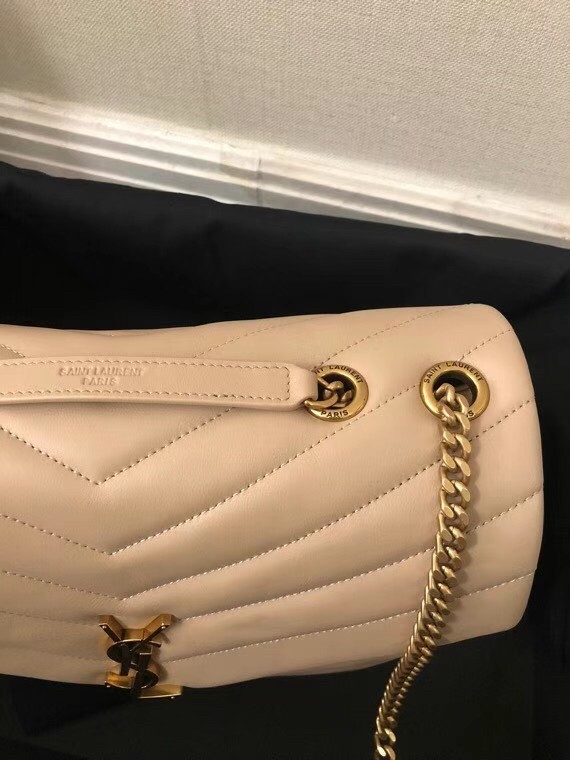 Sa**t Lau*nt loulou medium bag in beige matelasse leather