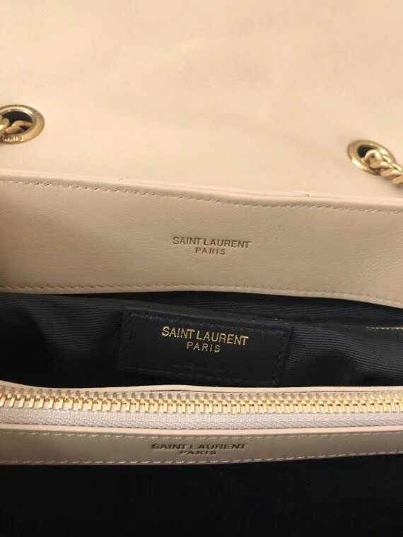 Sa**t Lau*nt loulou medium bag in beige matelasse leather
