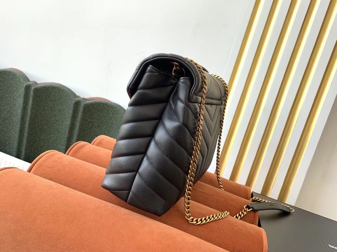 Sa**t Lau*nt loulou medium bag in black matelasse leather