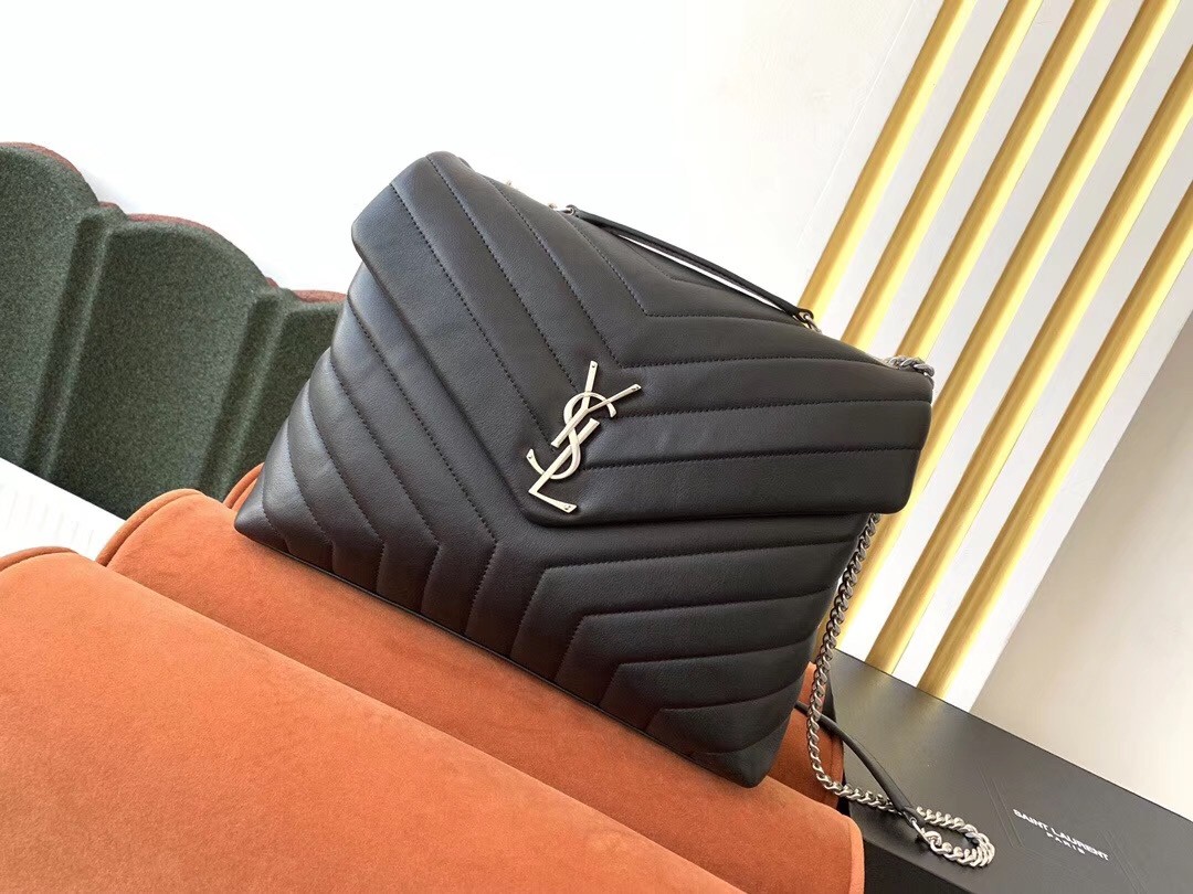 Sa**t Lau*nt loulou medium bag in noir matelasse leather