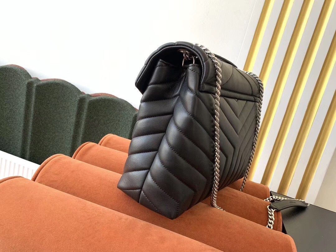Sa**t Lau*nt loulou medium bag in noir matelasse leather