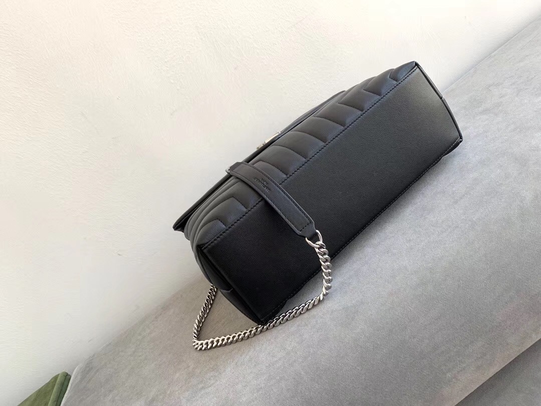 Sa**t Lau*nt loulou medium bag in noir matelasse leather