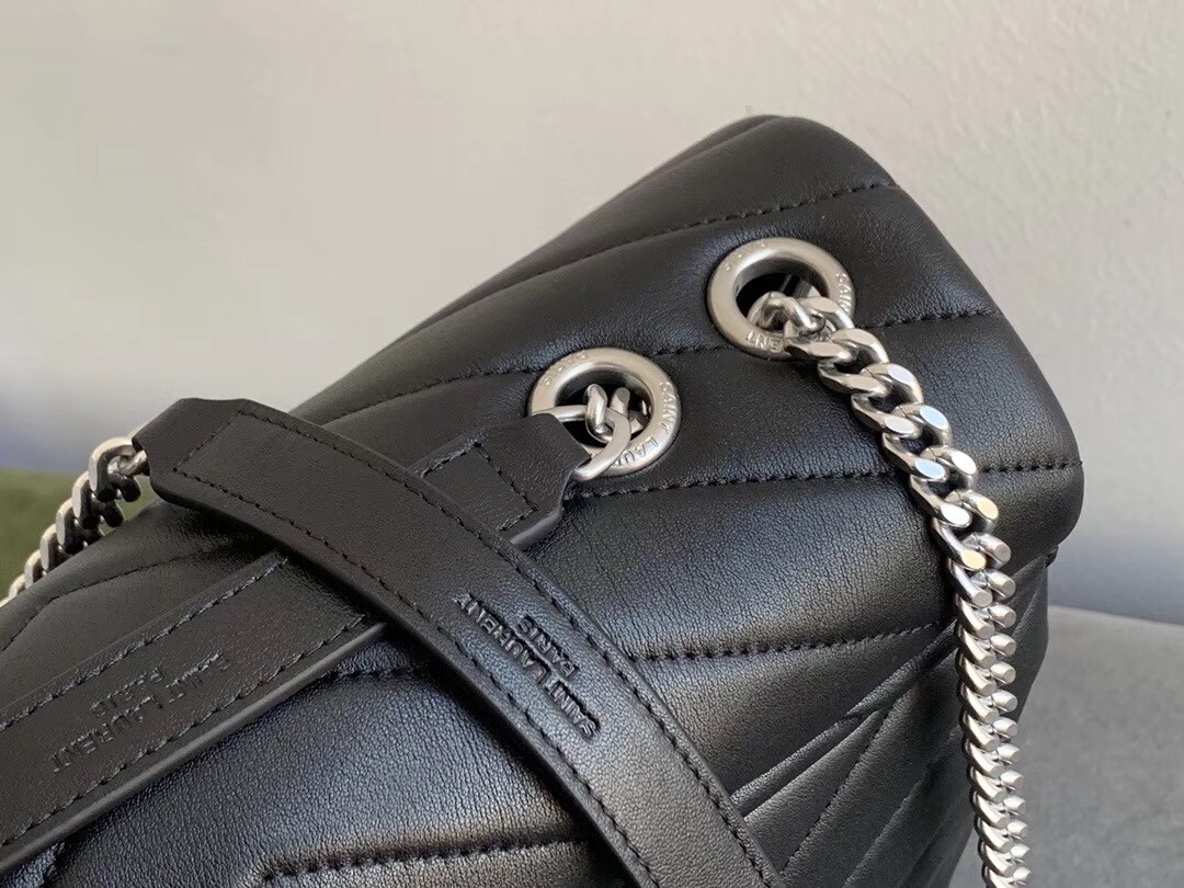 Sa**t Lau*nt loulou medium bag in noir matelasse leather