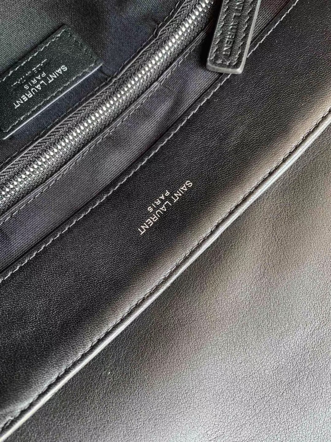 Sa**t Lau*nt loulou medium bag in noir matelasse leather