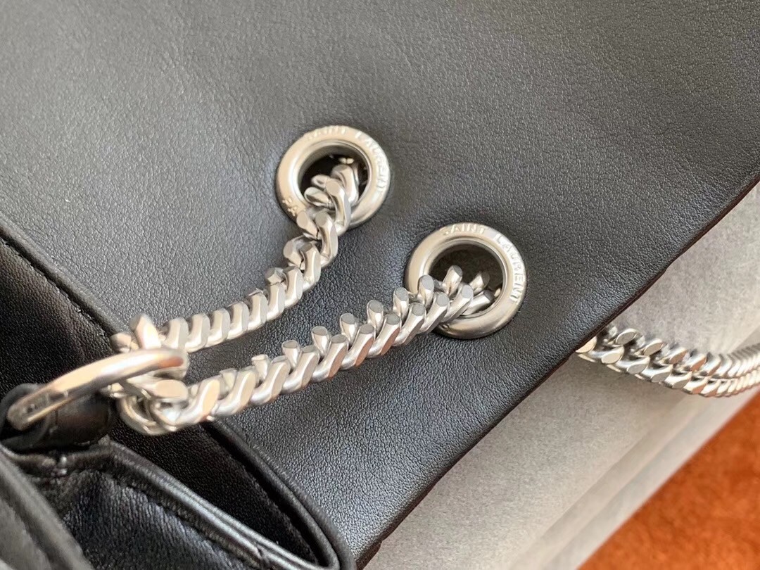 Sa**t Lau*nt loulou medium bag in noir matelasse leather
