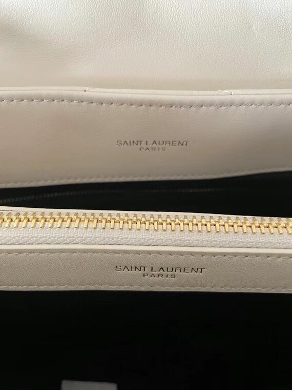 Sa**t Lau*nt loulou medium bag in white matelasse leather