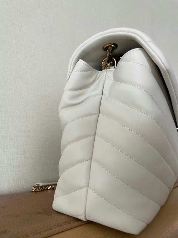 Sa**t Lau*nt loulou medium bag in white matelasse leather