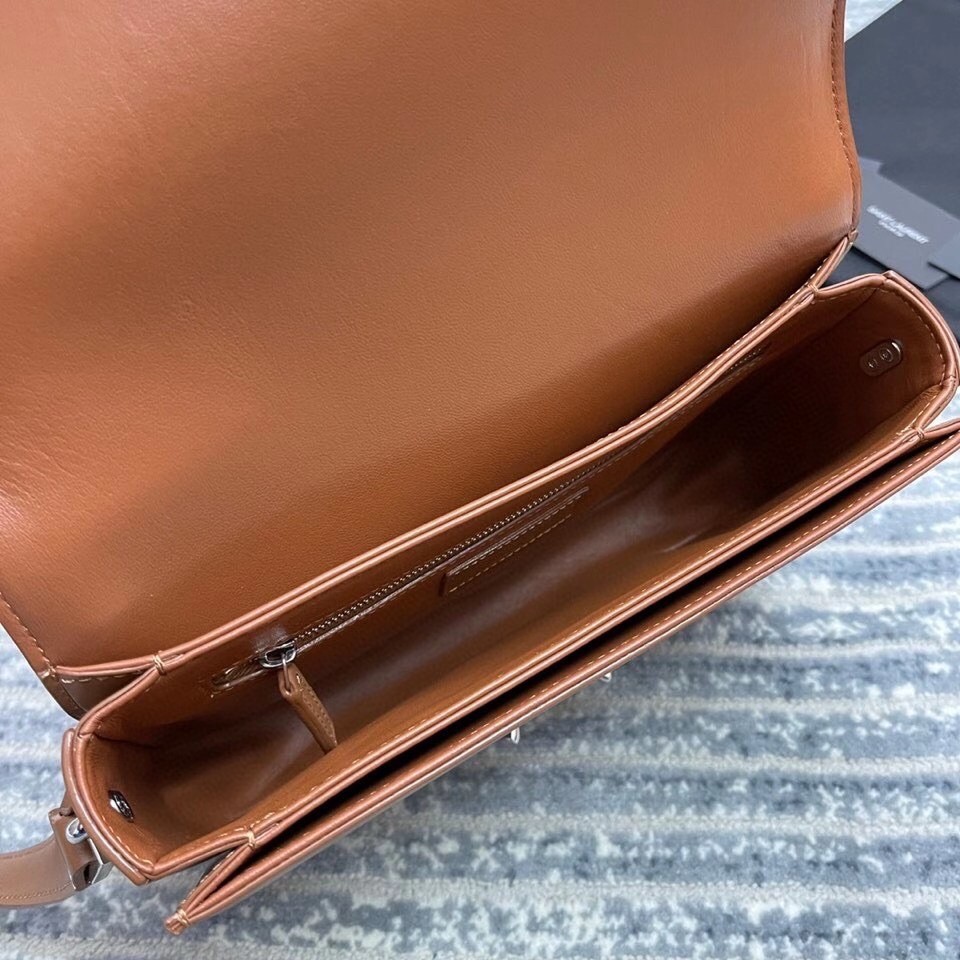Sa**t Lau*nt le pave bag in camel calfskin