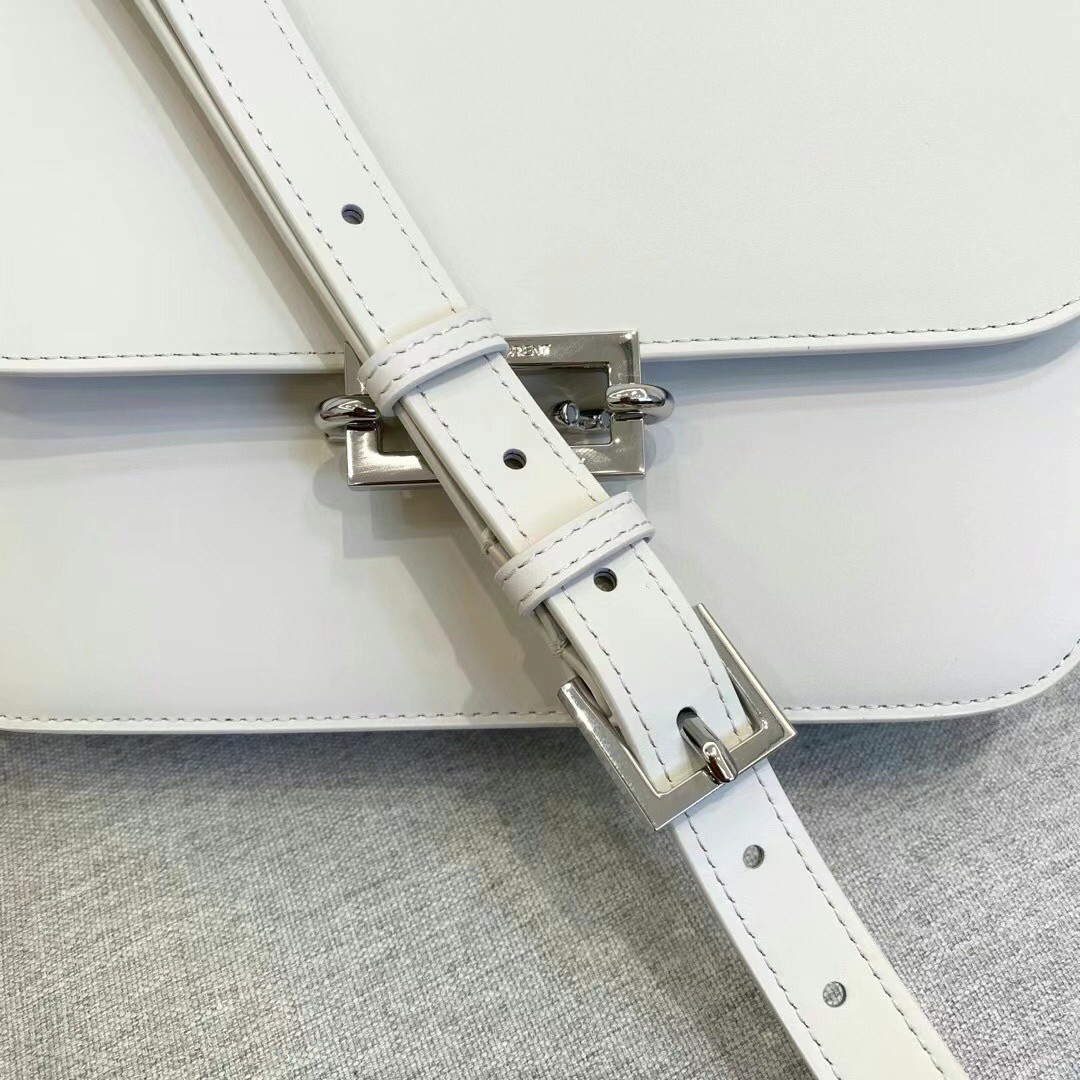 Sa**t Lau*nt le pave bag in white calfskin